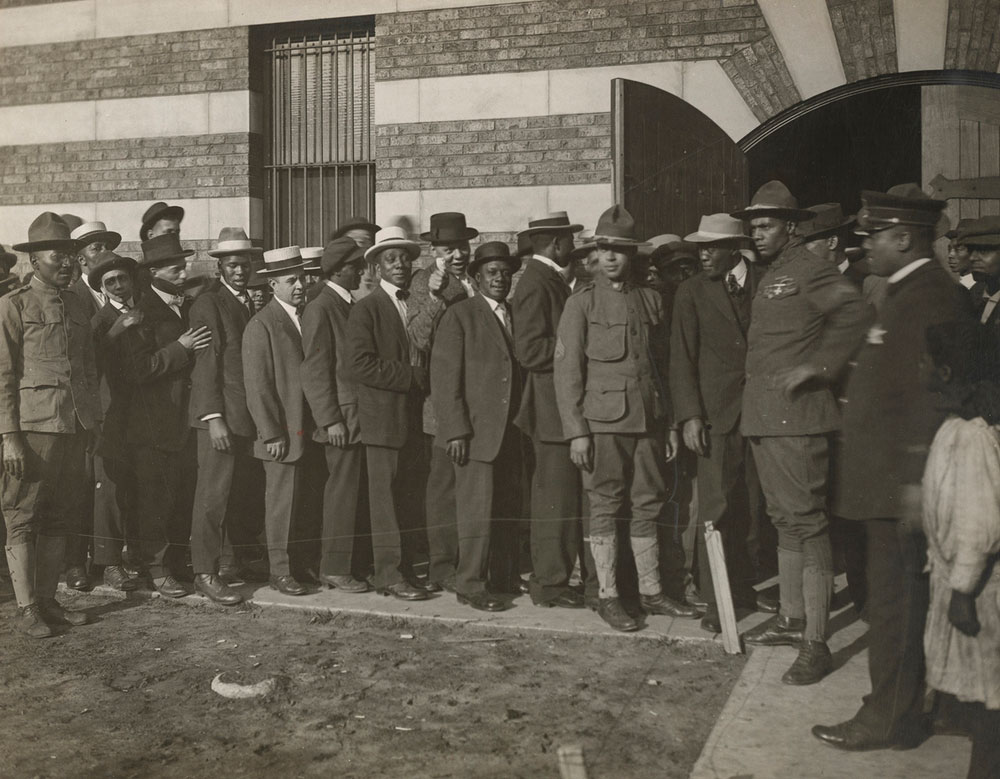 Photo of Illinois men signing up for the Illinois National Guard