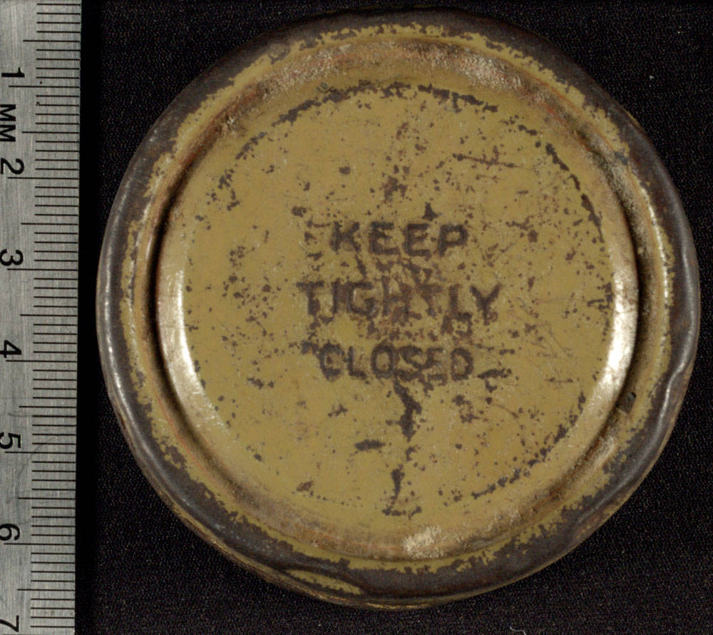 Snuff box for tobacco.