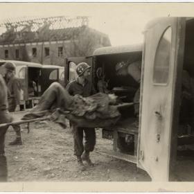 American medical personnel evacuatees Dora-Mittelbau camp suvivors.