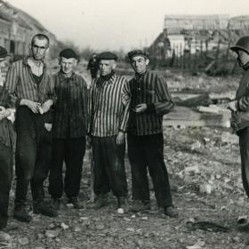 American soldier with survivors from Dora-Mittelbau concentration camp.