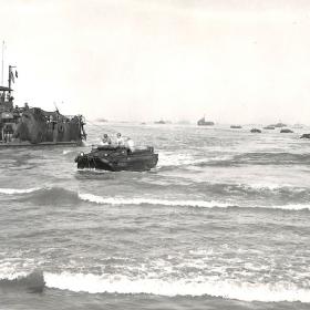 American troops coming ashore at Lingayen Bay.