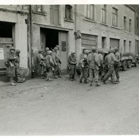 Troops from the 28th Infantry Division regroup in Bastogne.